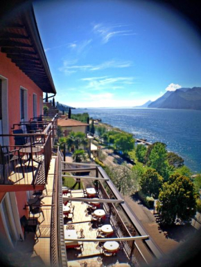  Hotel Villa Carmen  Мальчезине